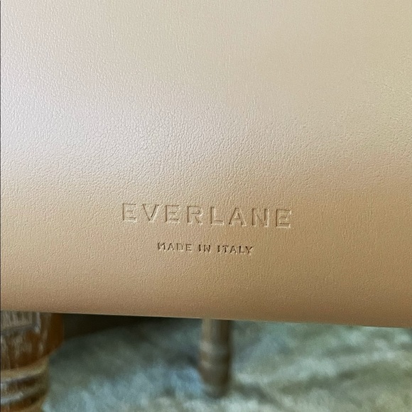 🚫SOLD 03/22🚫 EVERLANE Form Bag- Desert Sand - Picture 4 of 12